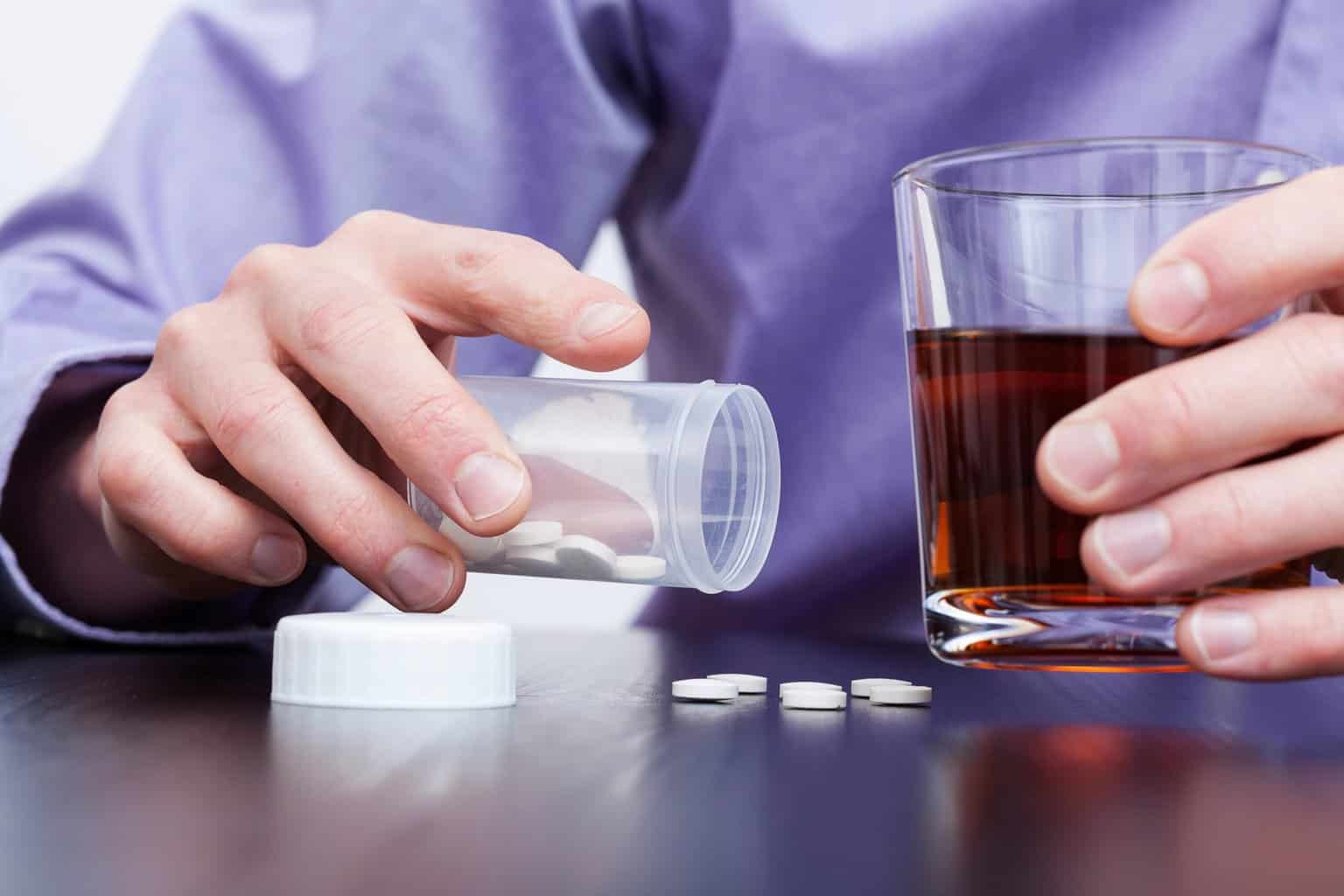 Dangers of Mixing Naltrexone and Alcohol