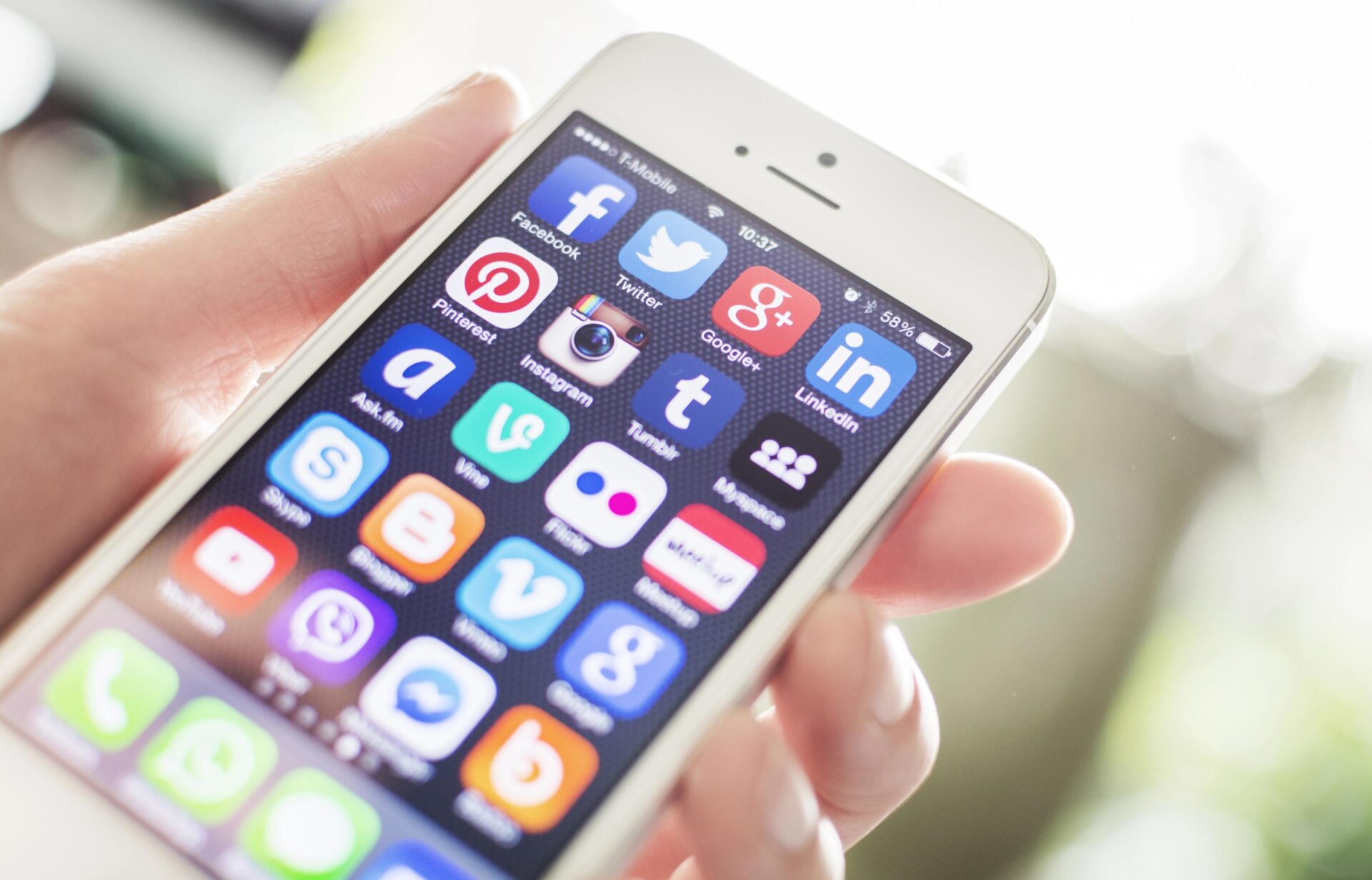 social media recovery communities