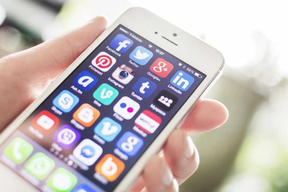 social media recovery communities